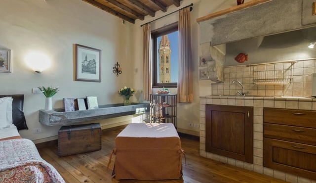Romantic Studio w/View & Unparalleled Location in Firenze
