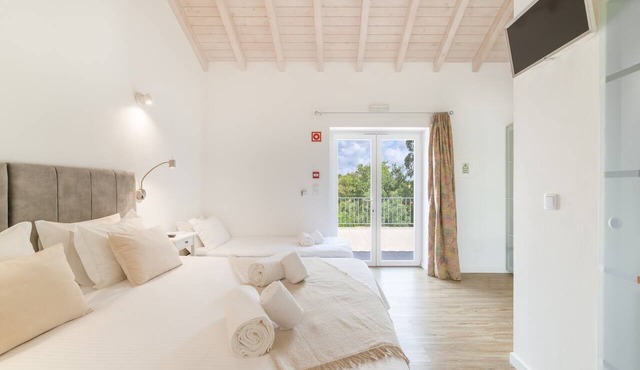 Room 'Monte Do Sol 2' with Mountain View, Wi-Fi and Air Conditioning