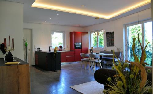 Ruhige Ferienwohnung mit Garten und Garage in Privatvilla in Marlengo