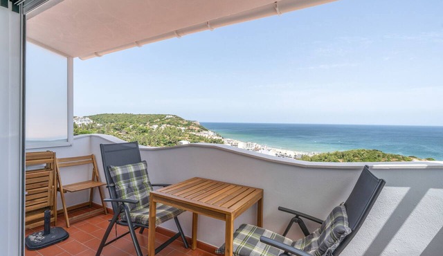 Salema Amazing View Apartment with Sea View, Balcony, and Wi-Fi
