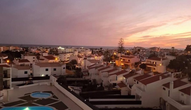 Sea View , Free Wifi, walking distante from the strip