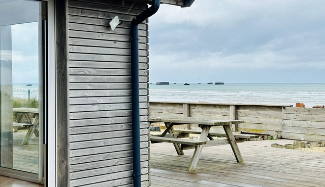 Seafront house, exceptional view of D-Day beach, Arromanches in Asnelles