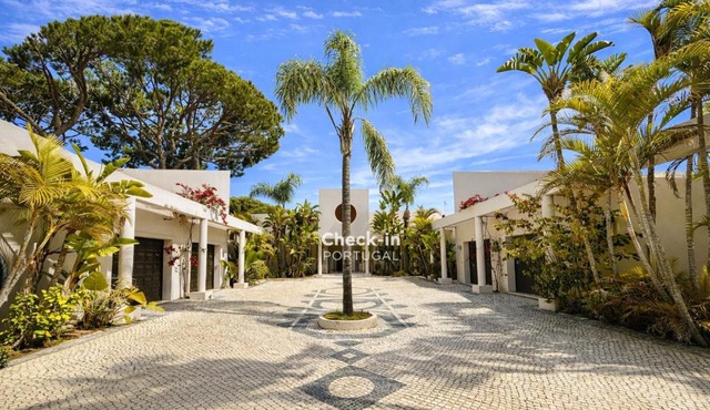 Seventies - Private Pool - 16 Guests - Quarteira