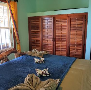 Slo-N-Ez Villa Terrace (Ocean View) in Caye Caulker