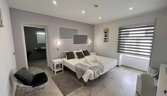 Spa Suite 1: Pool, Jacuzzi & Sauna