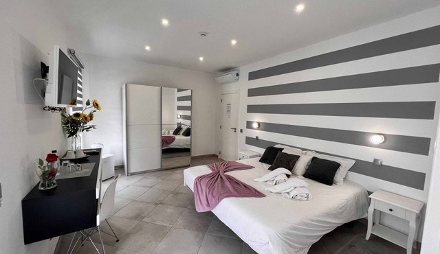 Spa Suite 2: Pool, Jacuzzi & Sauna