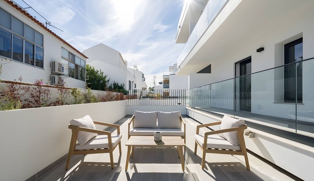 Spacious 2-Bedroom with Luxury Terrace, 2 Minutes from the Beach