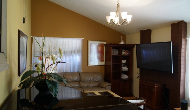 Spacious 5-bedroom house in enjoyable San Jose with WiFi, AC in San Jose
