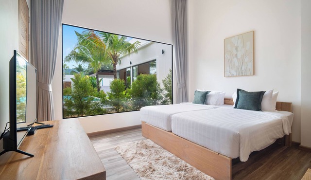 Spacious 5-bedroom villa in fantastic Si Sunthon with WiFi, AC