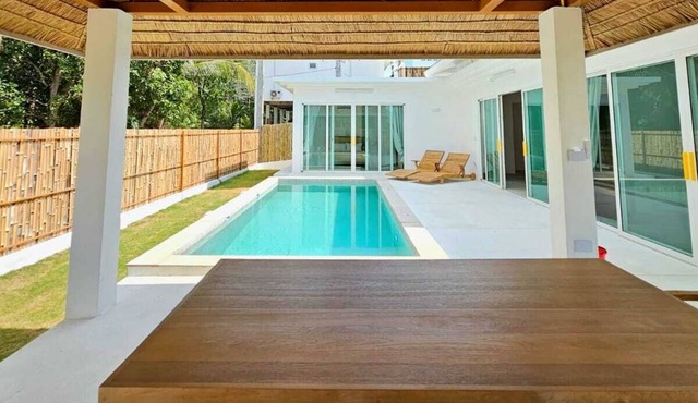 Spacious and cozy luxury villa with private pool and huge terrace and garden in Ko Pha-ngan