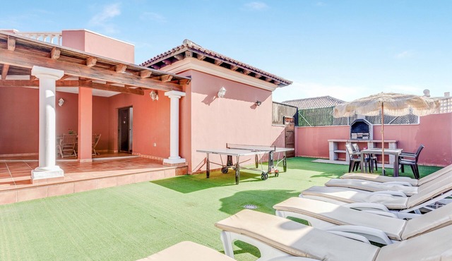 Spacious villa "Don Rodrigo" with Wi-Fi, garden, terrace and pool in Corralejo