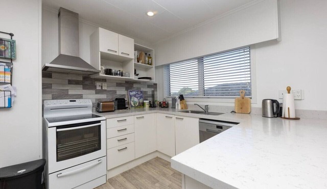 St Heliers Gem: Beach and Scenic Routes Nearby in Auckland