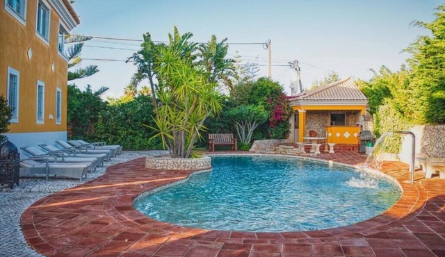 Studio apartment with pool Meia Praia beach, Lagos in Abardeira