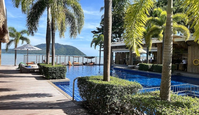 Stunning Ocean View Studio Apartment