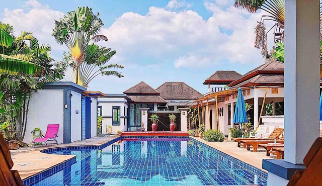 Stylish 3br Pool Villa walk to beautiful Naiyang beach