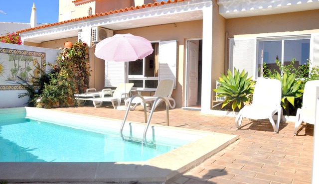 Stylish and well-equipped, private pool, close to amenities, free AC & Wifi
