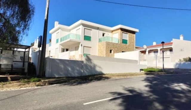 Stylish vacation home in quiet Monte Francisco - 5 bedrooms, jacuzzi & river view