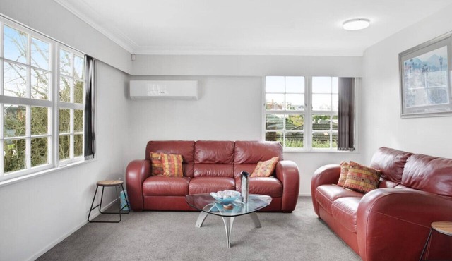 Sunlit Glow Home with Parking and Air-con in Auckland Central Suburbs