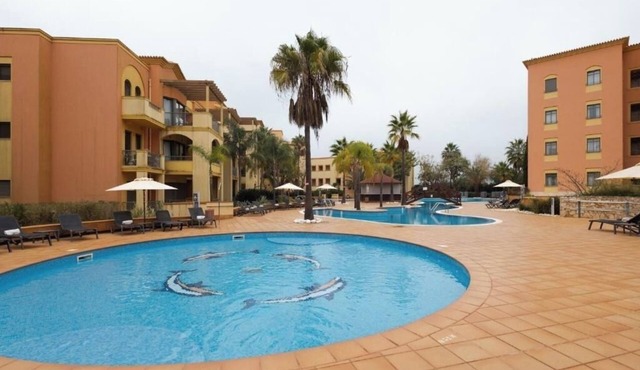 Sunny 3 Bedroom Haven w/Pool Access, Spacious Living & Marina Adventures