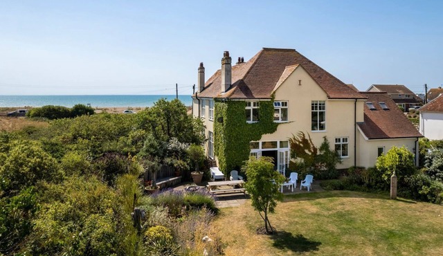 Sunshine House - Five Bedroom Villa, Sleeps 11 in Normans Bay