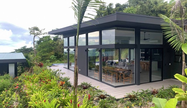 Superhost Luxury 6-bedroom house on 4 acres in Savegre, with 2 pools and a gym in Savegre de Aguirre