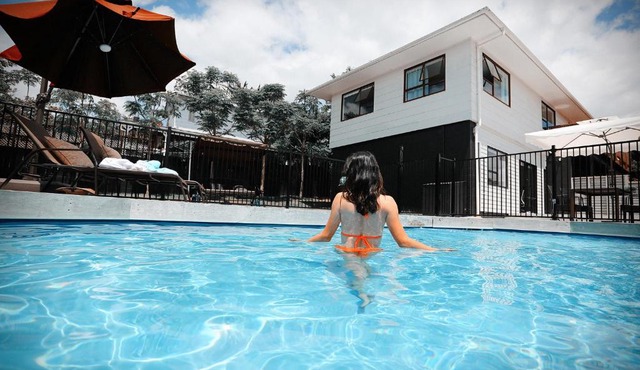Swimming Pool Holiday Villa in Auckland