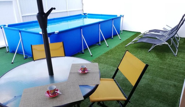 T2 Galé 500mts da praia Piscina e barbecue privados