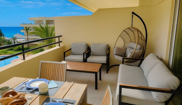 T2 Galé Mar Retreat - Beach Apartment with Sea View, Wi-Fi, and Air Conditioning