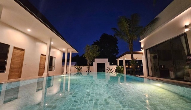 Taraburi's Finest: Brand New Build Poolside Bliss!