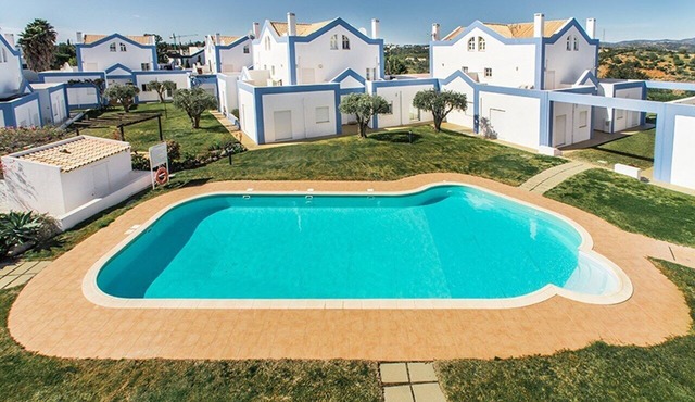 Tavira - Quinta do Perogil 3-bedroom house with a communal pool and free Wi-Fi.