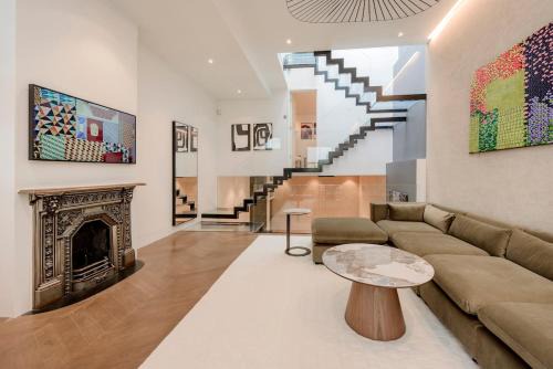 The Glass Mews 4-Storey Luxury Oasis in Bayswater in London