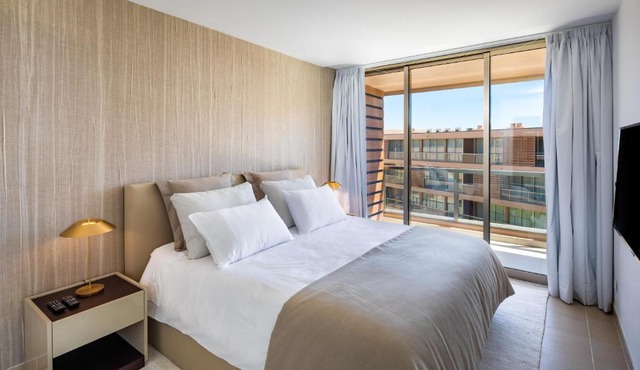 the Quest - Luxury Beach Apartment
