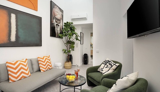 This townhouse is a 2 bedroom(s), 1 bathrooms, located in Portimão, Faro.
