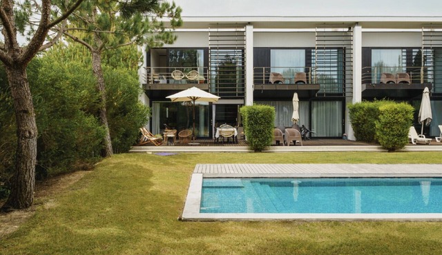 Tróia Beach House with Pool