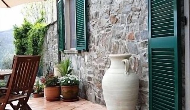 Traditional stone villa with terrace & gardens, in the hills of Lunigiana, Northern Tuscany. in Massa Carrara