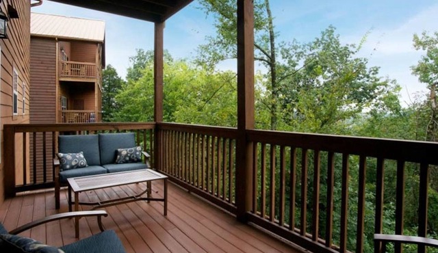 Two Bedroom Luxury Condo, Pigeon Forge, Tennessee (1890945) in Pigeon Forge