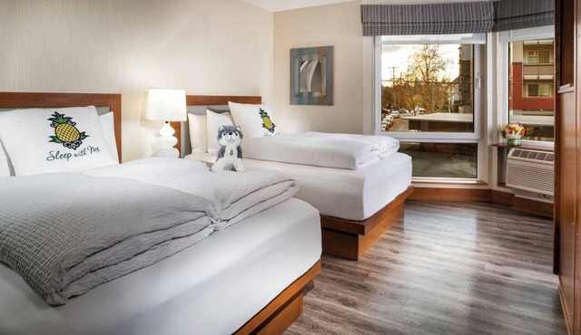 UDistrict Two Queen, Watertown - Staypineapple, Coffee Maker, Prime Location! in Seattle