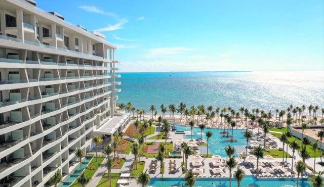 Ultra-Luxury Caribbean Escape - Designer 2-Bedroom Suite at Garza Blanca Cancun in Cancún