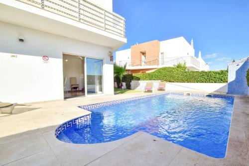 Vila Alfarrobeira by MTPhomes