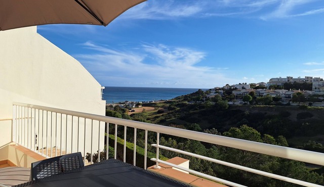 Vila Apostol - Splendid Oceanview Apartment near Porto de Mos Beach in Lagos.