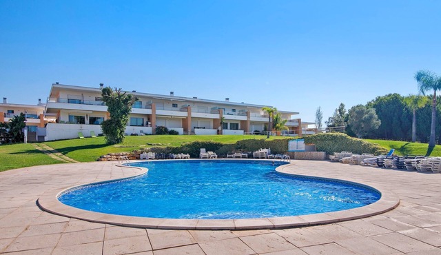 Vila Branca - Holidays with Pool, Wi-Fi and Comfort in the Algarve