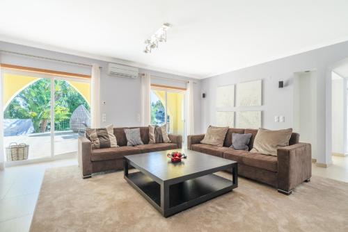 Villa Amarela - Luxurious 5 Bedroom Villa in Lagos in Lagos
