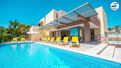 Villa Bahamas - Jacuzzi e piscina aquecível em Armação de Pêra