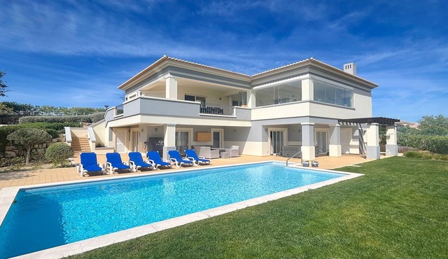 Villa Bardi 3 bedroom villa with Jacuzzi