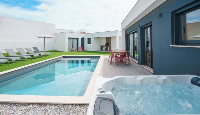 Villa Bianca, luxury house in a quiet area with private swimming pool