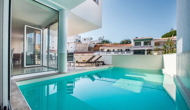 Villa Camilla, Olhos de Agua