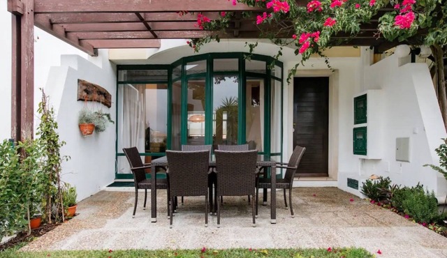 Villa 'Casa Braites - Ar Condicionado' with Shared Pool, Wi-Fi and Air Conditioning in Tróia