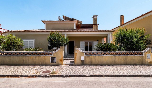 Villa 'Casa Da Arrabida' with Mountain View, Wi-Fi and Air Conditioning