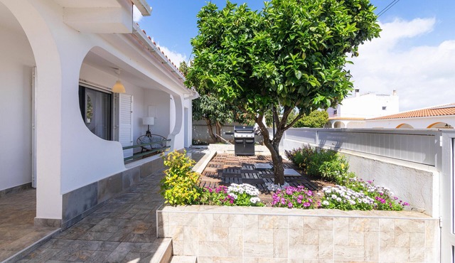 Villa 'Casa Das Laranjeiras - Portimao' with Mountain View, Private Garden and Wi-Fi