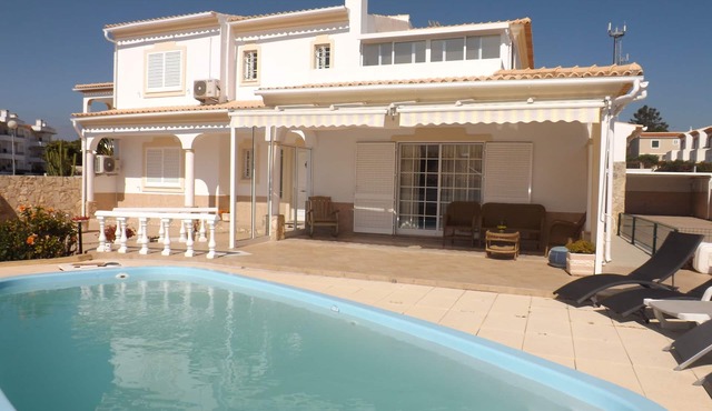 Villa Casanova, pool, aircon, 800m to Olhos de Agua beach - Albufeira